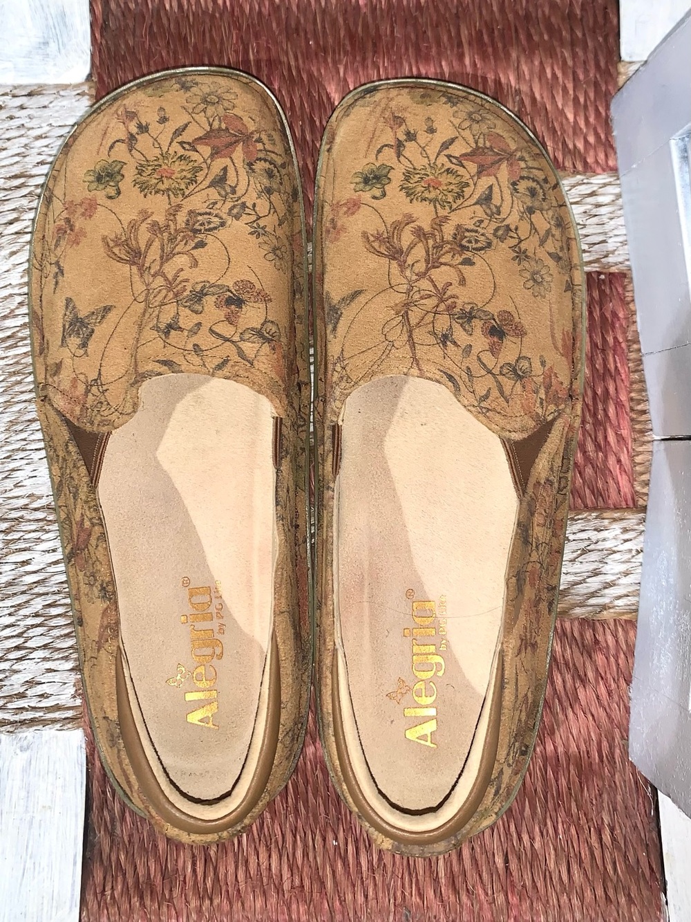 Alegria Debra slip-on comfort shoes in the brown "Woodland Wonders" floral 41